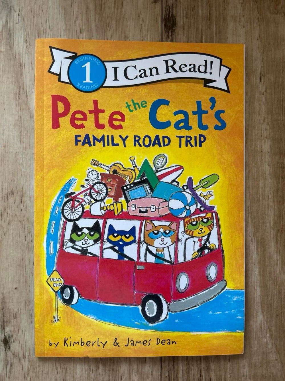 📚 Pete the Cat's Family Road Trip, softcover book